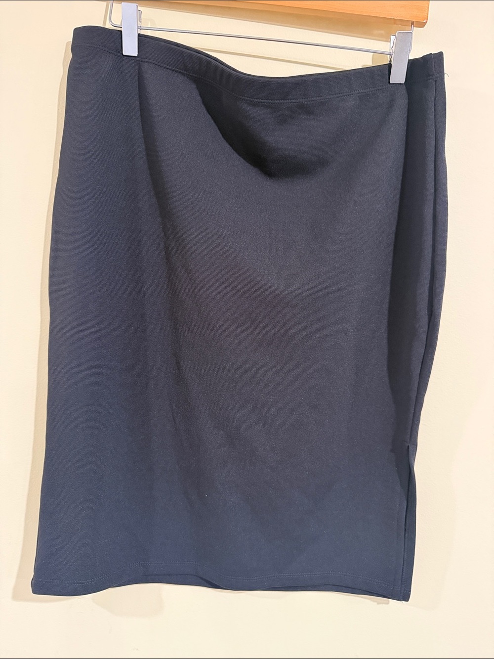 Women’s elastic black skirt Size large ( stretchy)